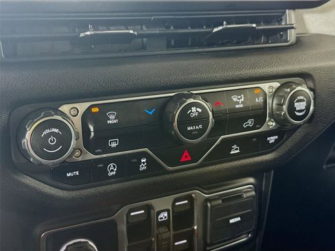 Used 2024 Jeep Wrangler Sport S image 12