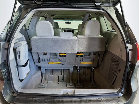 Used 2011 Toyota Sienna LE w/ Towing Pkg FWD image 23