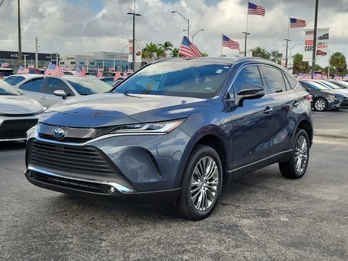Used 2024 Toyota Venza XLE AWD/4WD image 6