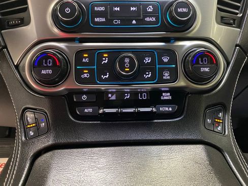 Used 2019 Chevrolet Suburban Premier AWD/4WD image 32