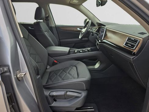 Used 2025 Volkswagen Atlas SE FWD image 15