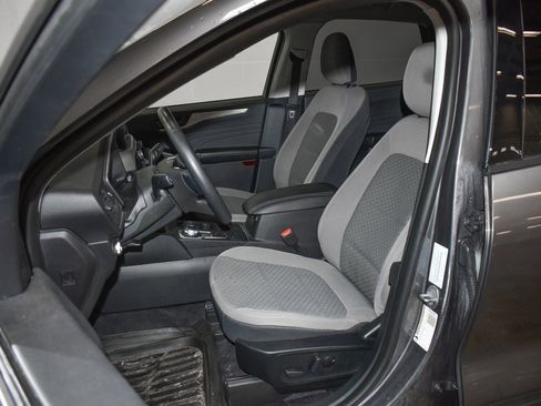 Used 2022 Ford Escape SE w/ SE Sport Appearance Package image 19