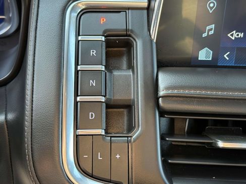 Used 2023 Chevrolet Suburban High Country image 13