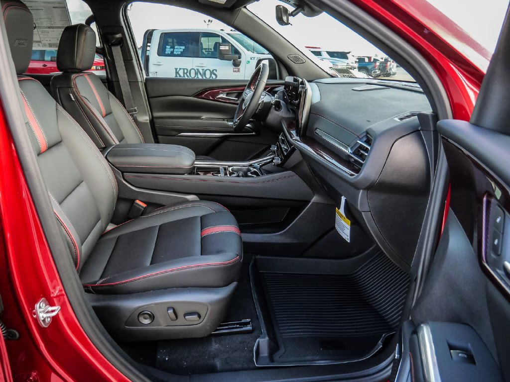 New 2027 Chevrolet Traverse RS w/ LPO, Floor Liner Package FWD image 14