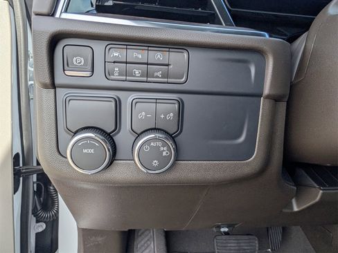 New 2026 Chevrolet Suburban LS image 9