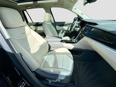 Used 2021 Cadillac XT6 Premium Luxury image 28