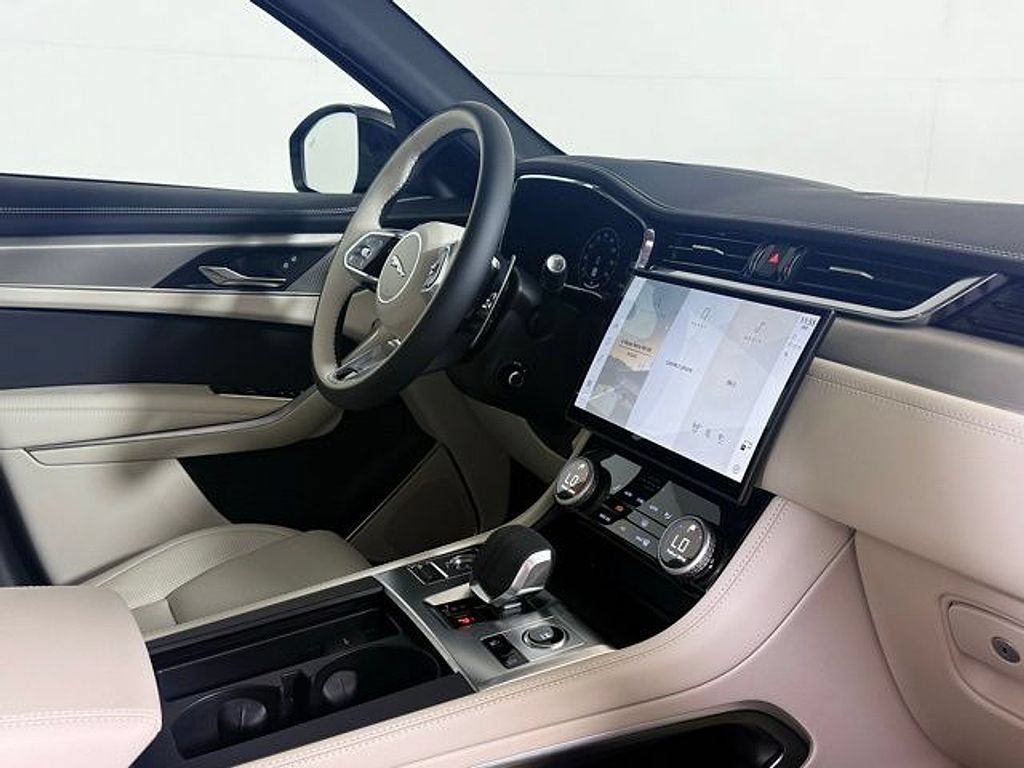 Certified 2026 Jaguar F-PACE R-Dynamic S AWD/4WD image 33