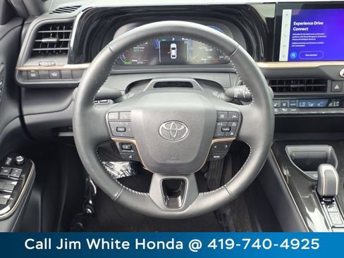 Used 2024 Toyota Crown AWD/4WD image 33