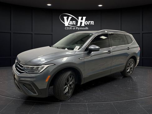 Used 2022 Volkswagen Tiguan SE AWD/4WD image 3