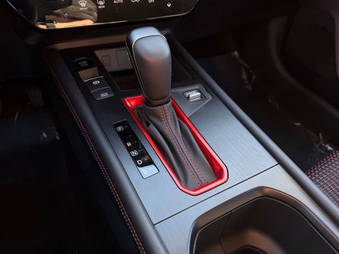 Used 2025 Nissan Kicks SR image 37