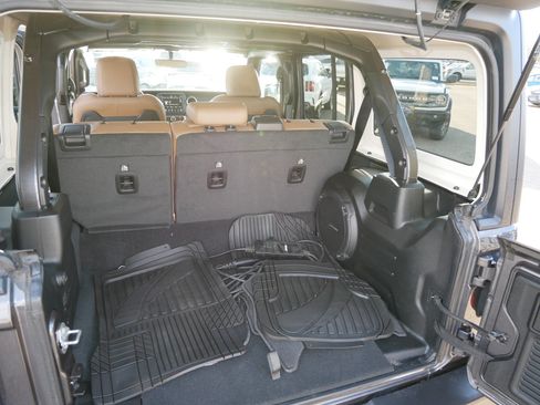 Used 2023 Jeep Wrangler Rubicon w/ Safety Group image 18