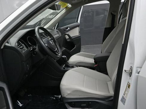 Used 2021 Volkswagen Tiguan SE w/ Panoramic Sunroof Package AWD/4WD image 16