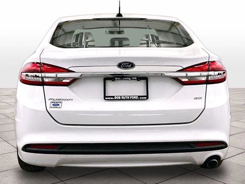 Certified 2018 Ford Fusion SE FWD image 4
