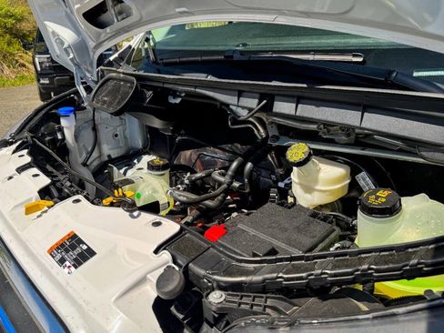 Used 2023 Ford E-Transit Medium Roof RWD image 31