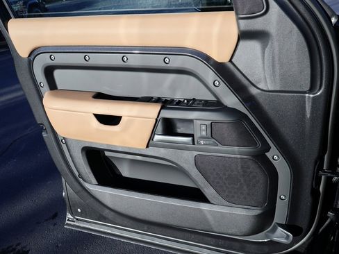 New 2026 Land Rover Defender 130 X-Dynamic SE image 34