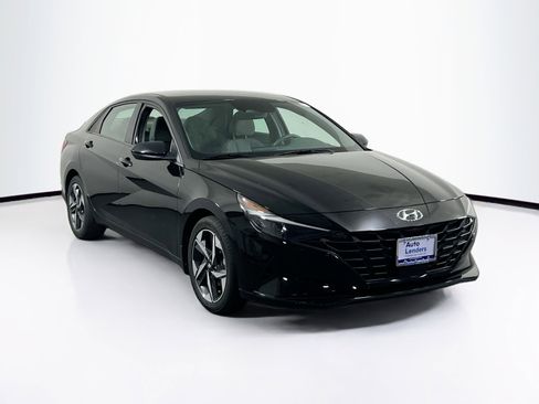 Used 2023 Hyundai Elantra SEL w/ Convenience Package FWD image 3
