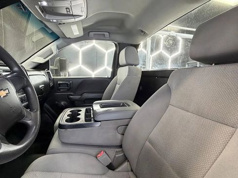 Used 2018 Chevrolet Silverado 2500 W/T RWD image 2
