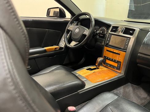 Used 2008 Cadillac XLR RWD image 26