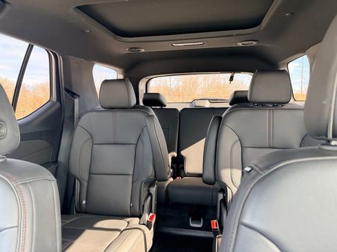 Used 2023 Chevrolet Traverse RS image 8