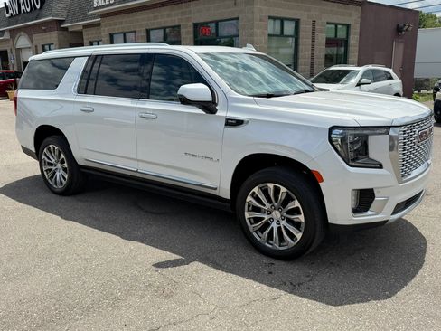 Used 2021 GMC Yukon XL Denali w/ Denali Ultimate Package AWD/4WD image 7