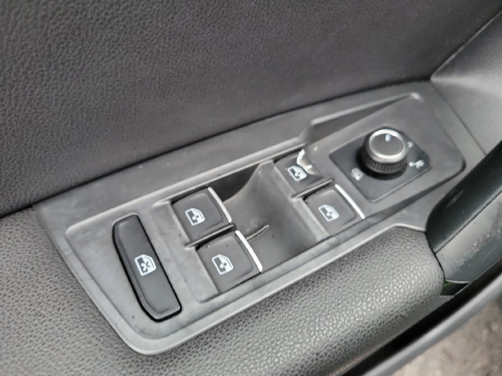 Used 2019 Volkswagen Tiguan SEL Premium R-Line AWD/4WD image 23
