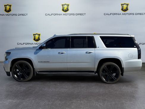 Used 2018 Chevrolet Suburban LT image 2