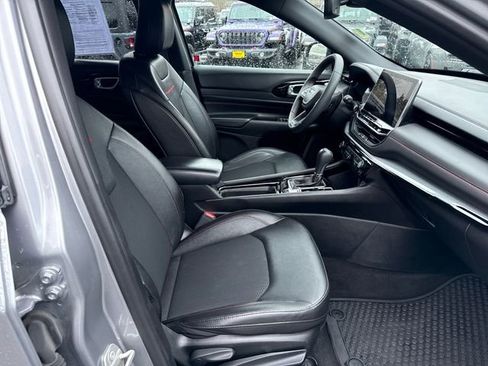 Used 2024 Jeep Compass Trailhawk image 9