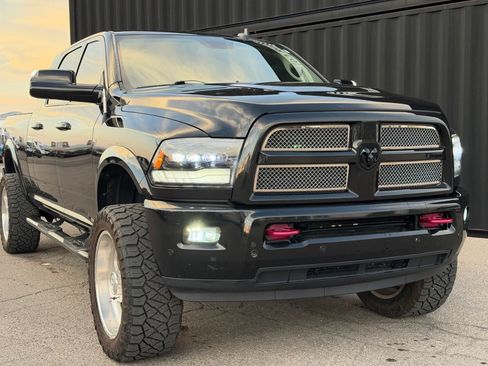 Used 2016 RAM 2500 Laramie w/ Convenience Group AWD/4WD image 3