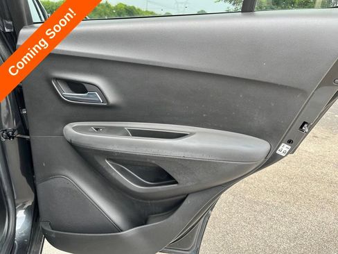 Used 2017 Chevrolet Trax LT w/ LT Convenience Package FWD image 31