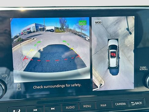 Used 2023 Nissan Pathfinder SL image 14