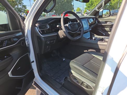 Used 2022 Jeep Wagoneer Series III AWD/4WD image 10