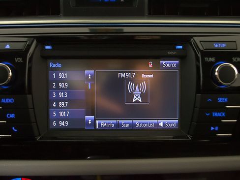Used 2016 Toyota Corolla LE FWD image 27