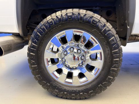 Used 2019 GMC Sierra 2500 Denali w/ Duramax Plus Package AWD/4WD image 9