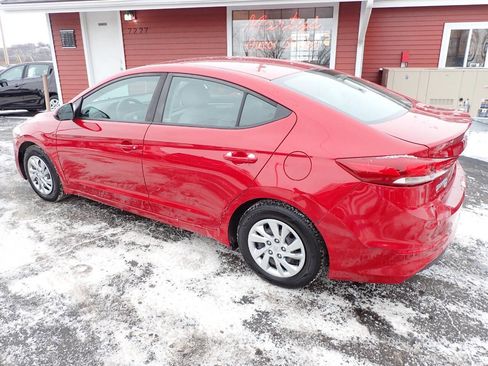 Used 2018 Hyundai Elantra SE image 4