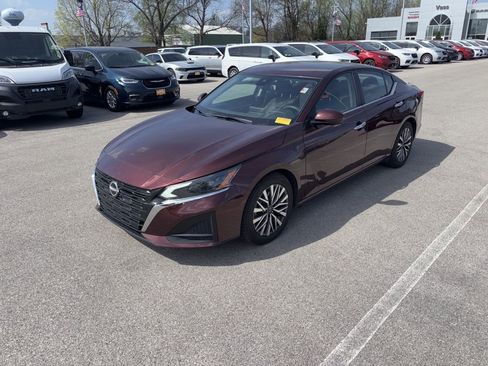 Used 2023 Nissan Altima 2.5 SV FWD image 1