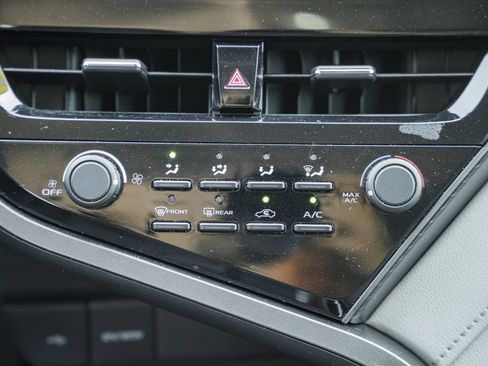 Used 2021 Toyota Camry LE FWD image 20