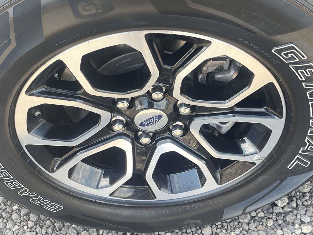 Used 2024 Ford Expedition XLT AWD/4WD image 14