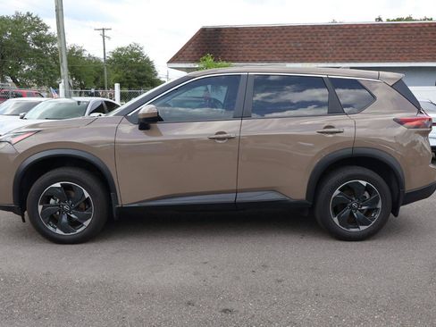 Used 2025 Nissan Rogue SV FWD image 5