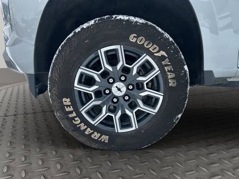 Used 2023 Chevrolet Colorado Z71 image 34