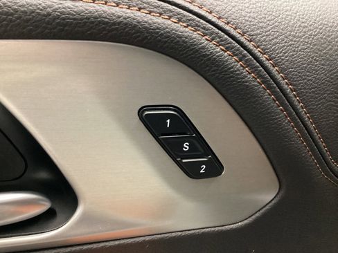 Used 2025 Chrysler Pacifica Pinnacle image 14