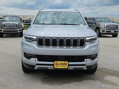Used 2024 Jeep Wagoneer Series II w/ Flexible Seating Group RWD image 8