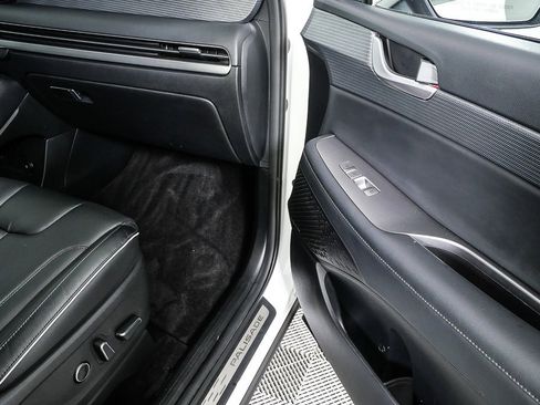 Used 2023 Hyundai Palisade Limited w/ Winter Package image 26