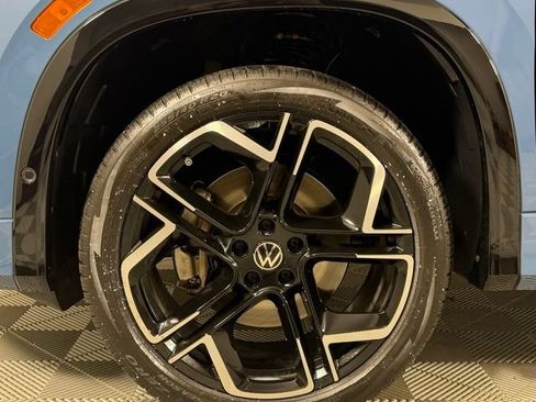 Used 2025 Volkswagen Tiguan SEL R-Line AWD/4WD image 9