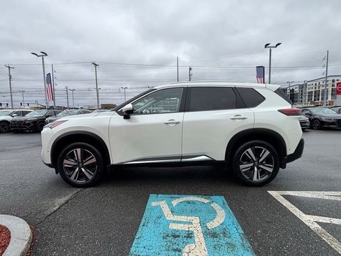 Used 2023 Nissan Rogue SL w/ SL Premium Package image 4