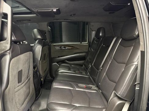 Used 2020 Cadillac Escalade ESV Platinum AWD/4WD image 22