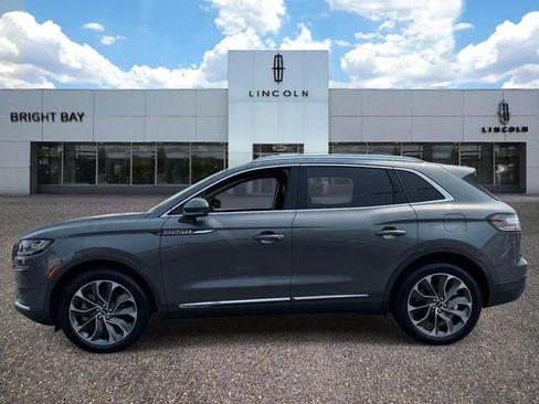 Used 2022 Lincoln Nautilus Reserve AWD/4WD image 3