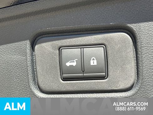 Used 2025 Nissan Pathfinder SV image 30