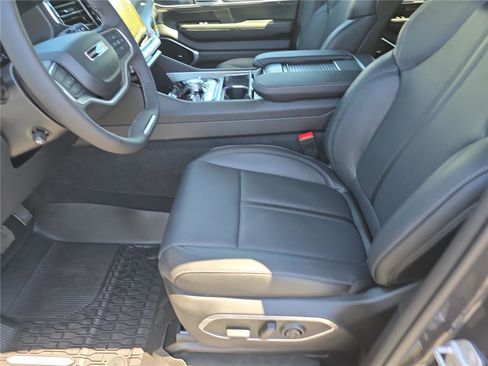 New 2026 Jeep Grand Wagoneer Limited AWD/4WD image 22