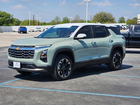 Used 2026 Chevrolet Equinox LT w/ Safety and Technology Package image 2