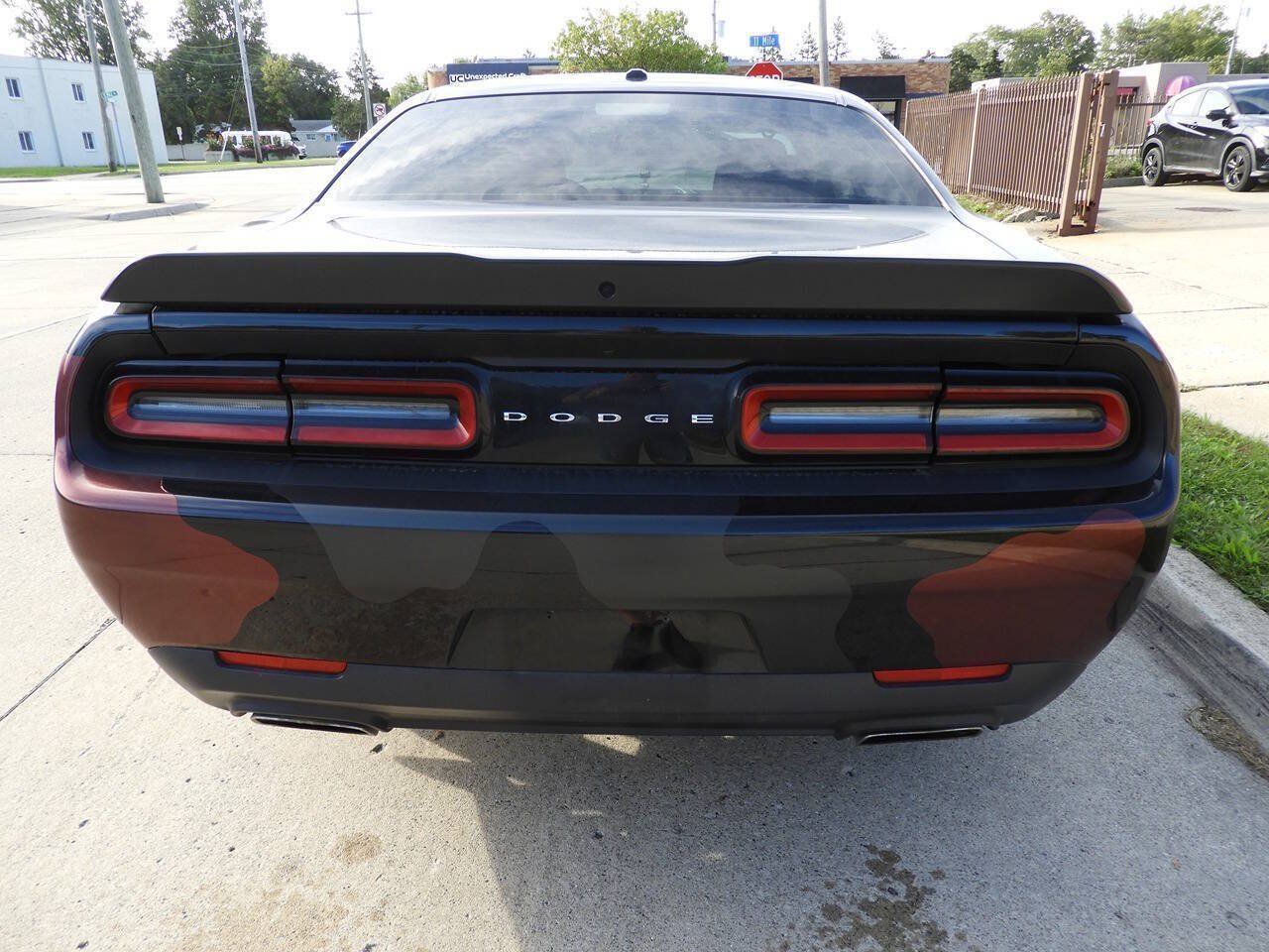 Used 2016 Dodge Challenger R/T w/ Blacktop Package RWD image 7